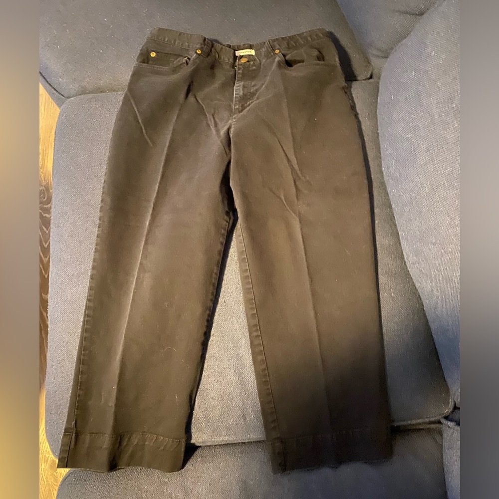 JONES Sport Capris. Stretch. Black. Size 12. Great condition. Pockets. Cotton.